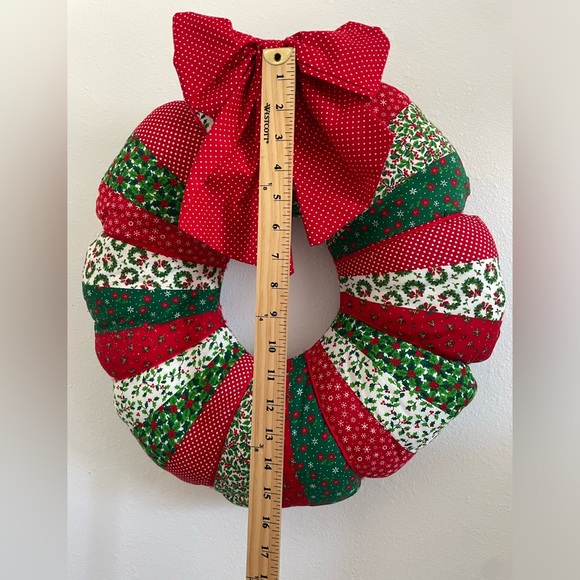 Vintage Handmade Quilted Christmas Wreath - Picture 2 of 3